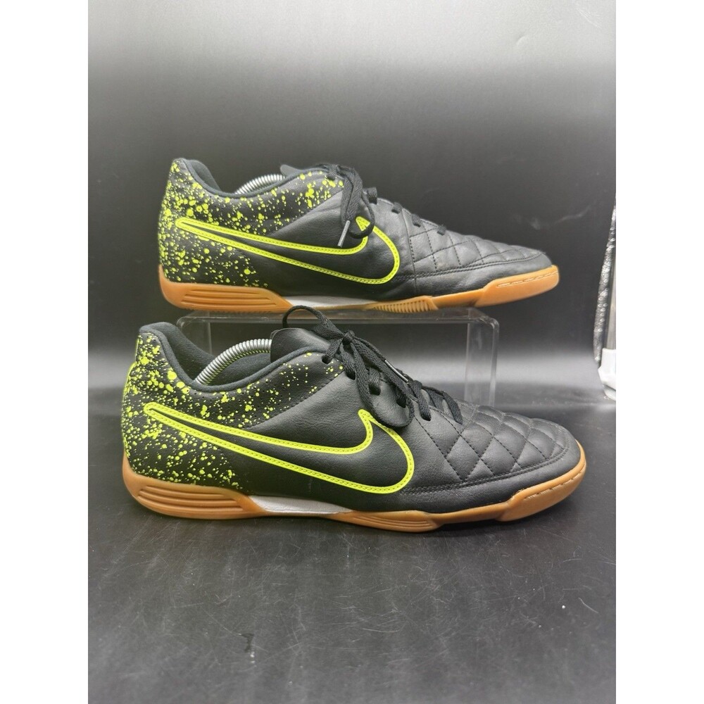 Nike Tiempo Rio II IC Mens 12 631523-007 Black Green Indoor Soccer Shoes EUC